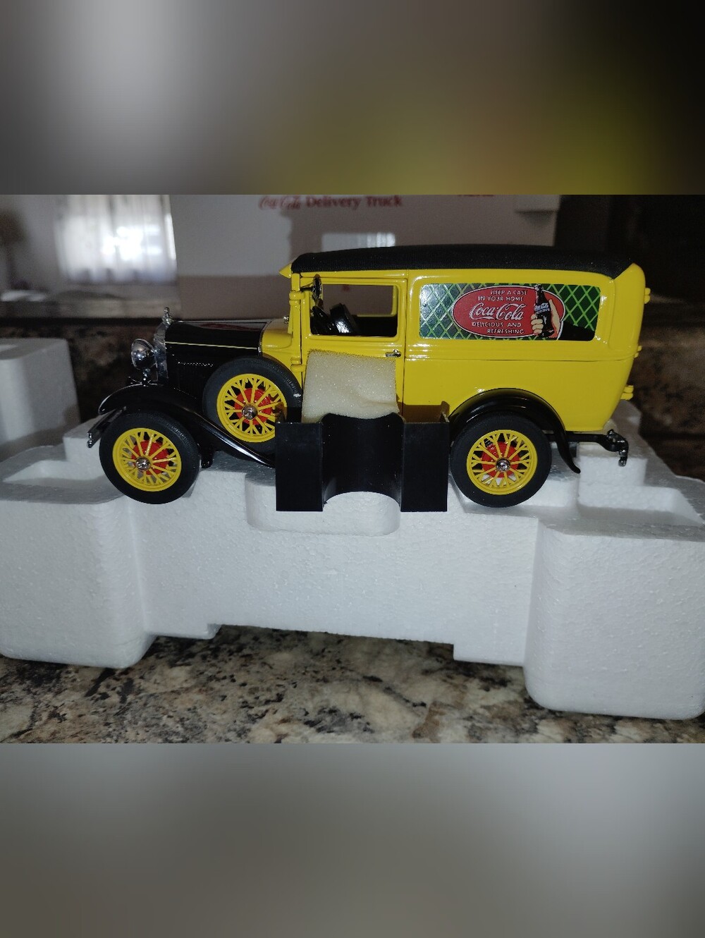 Danbury Mint 1931 Coca-Cola Delivery Truck, 1:24 scale, Brand New Original Pack